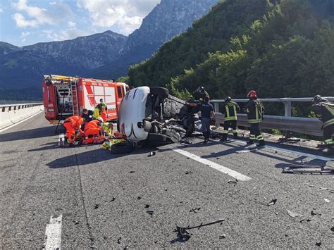 incidente olginate|Pauroso incidente a Olginate: scontro frontale tra un tir e un’auto